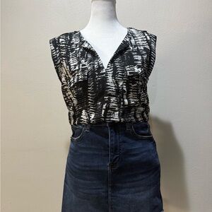 Mossimo Supply Co. Black & White Printed Sleeveless V-Neck Top